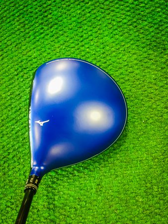 Crown of Mizuno Golf Club GT180 Driver with Blue paint